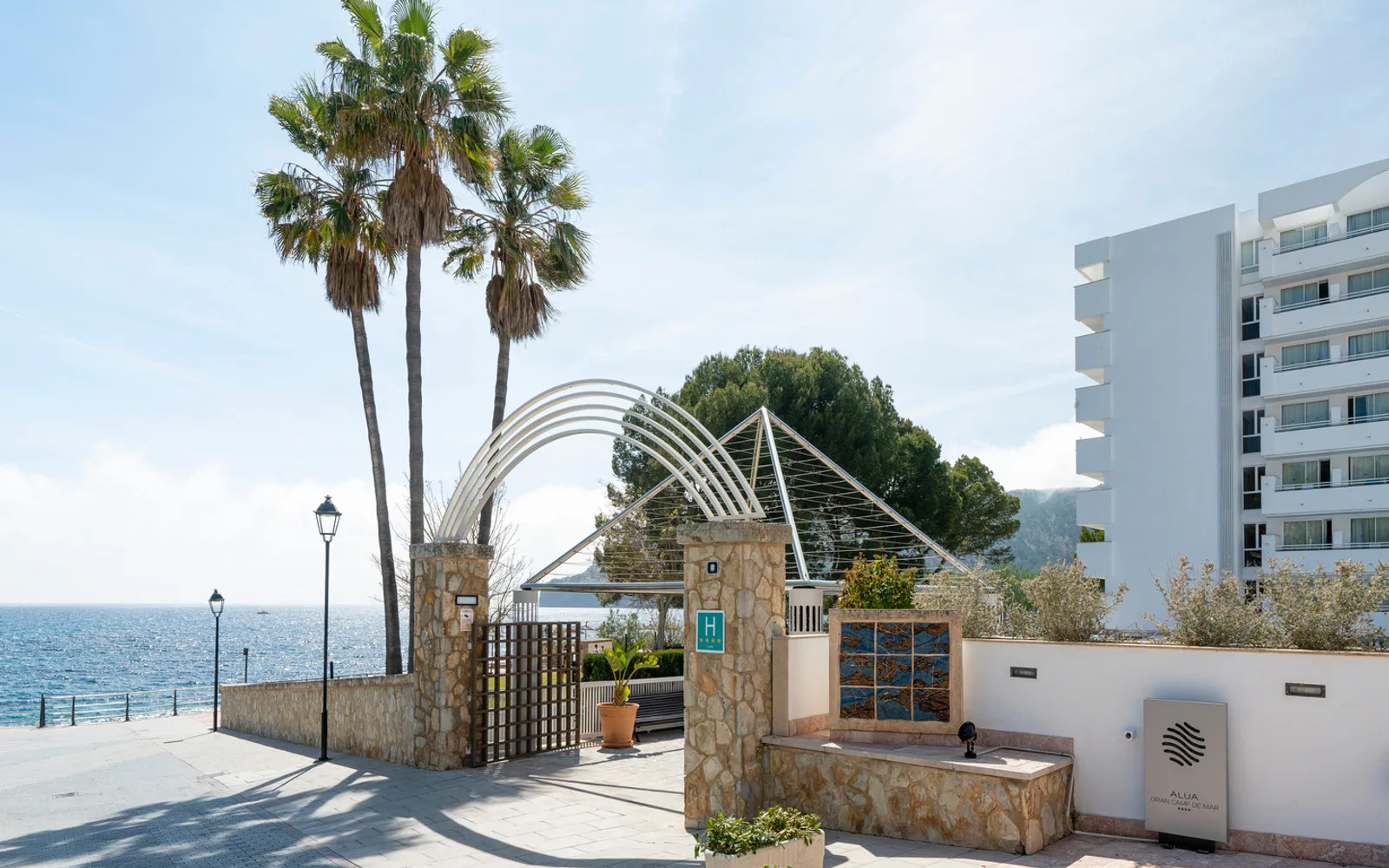 Alua Gran Camp de Mar in Camp de Mar, Mallorca, resort detail.