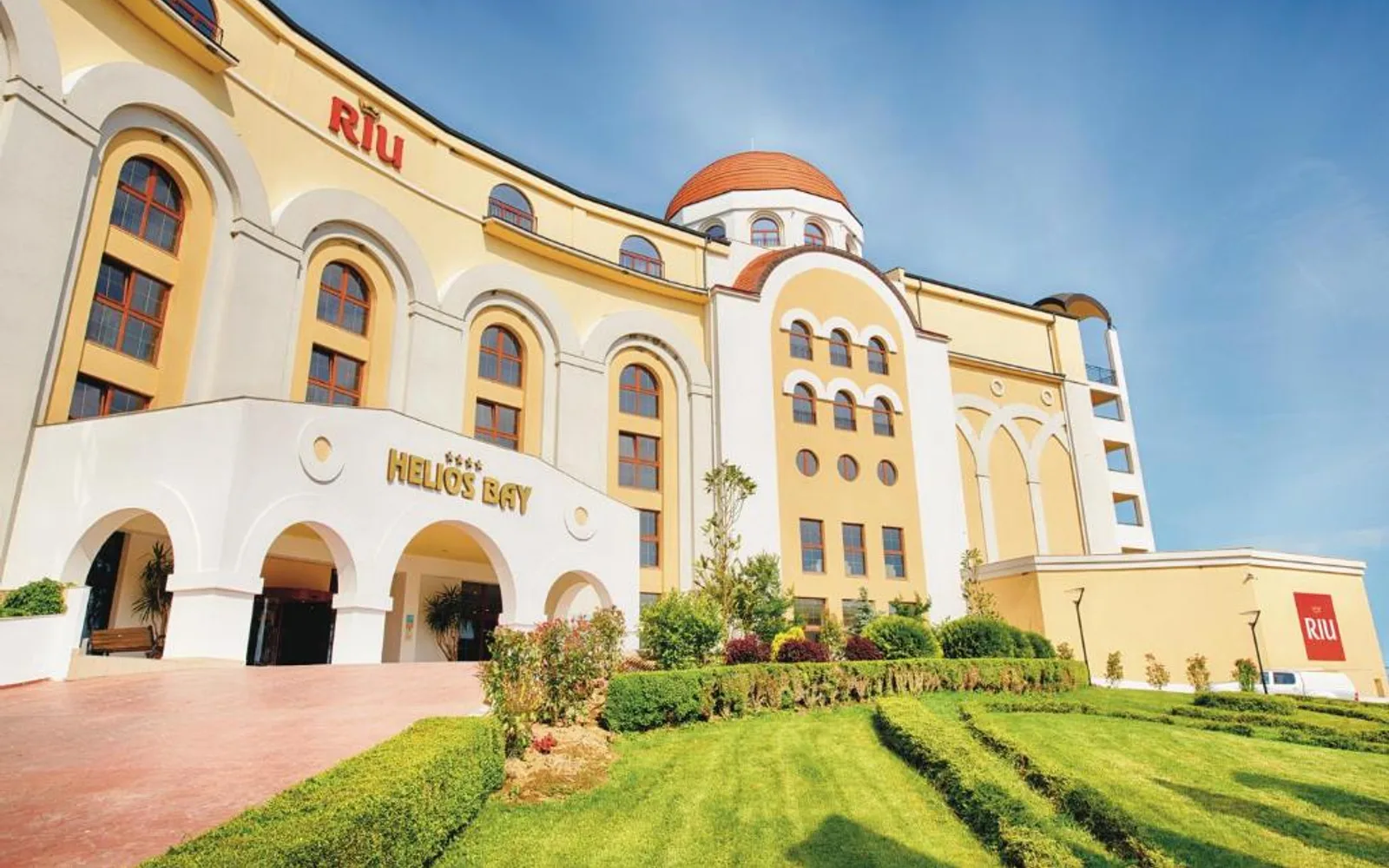 Alua Helios Bay in Obzor, property overview.