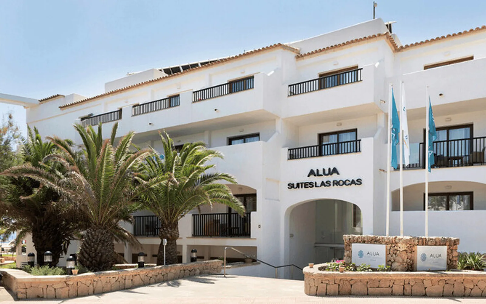 Alua Suites Las Rocas in Cala d’Or, Mallorca, resort detail.