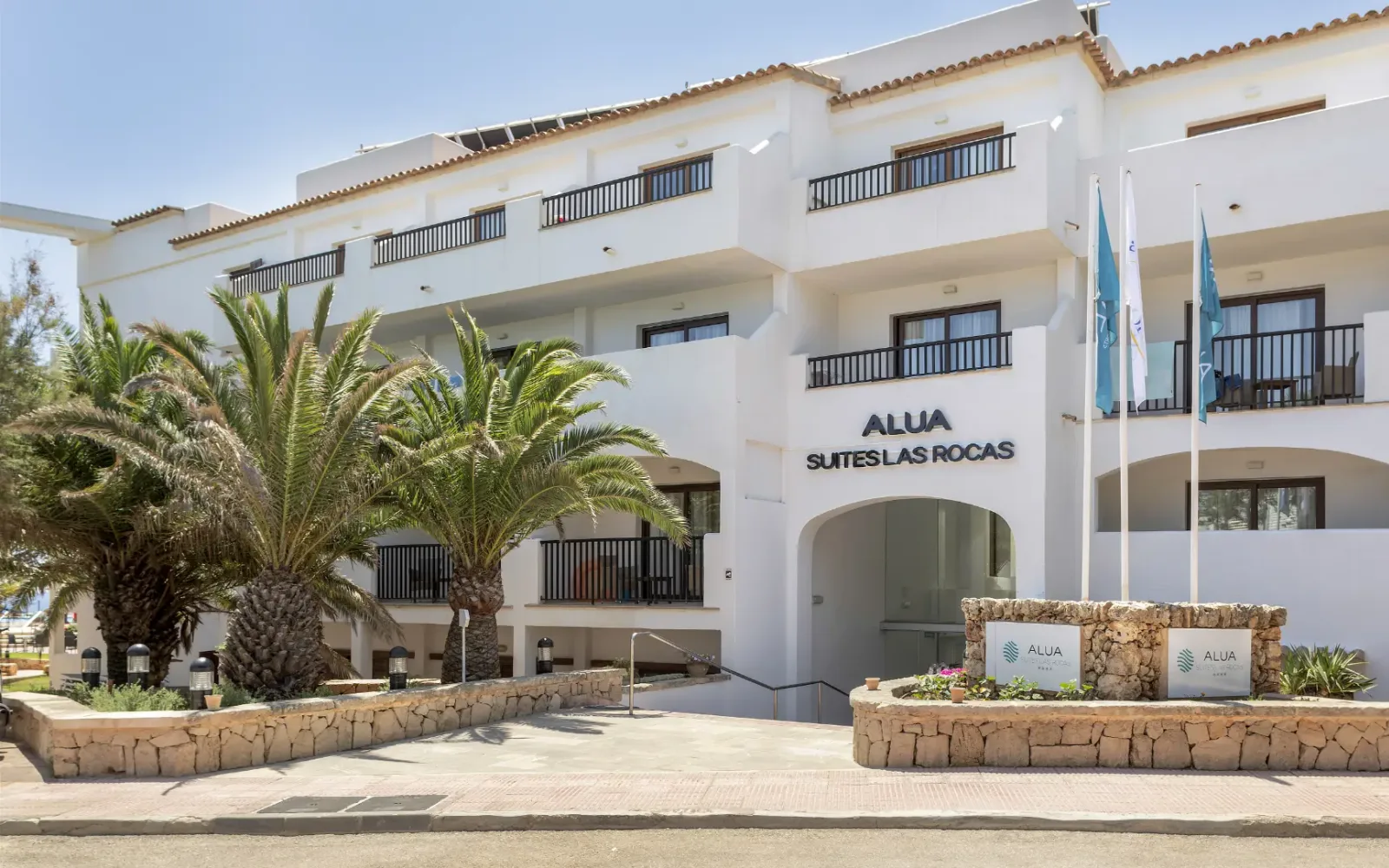 Alua Suites Las Rocas in Cala d’Or, Mallorca, resort detail.