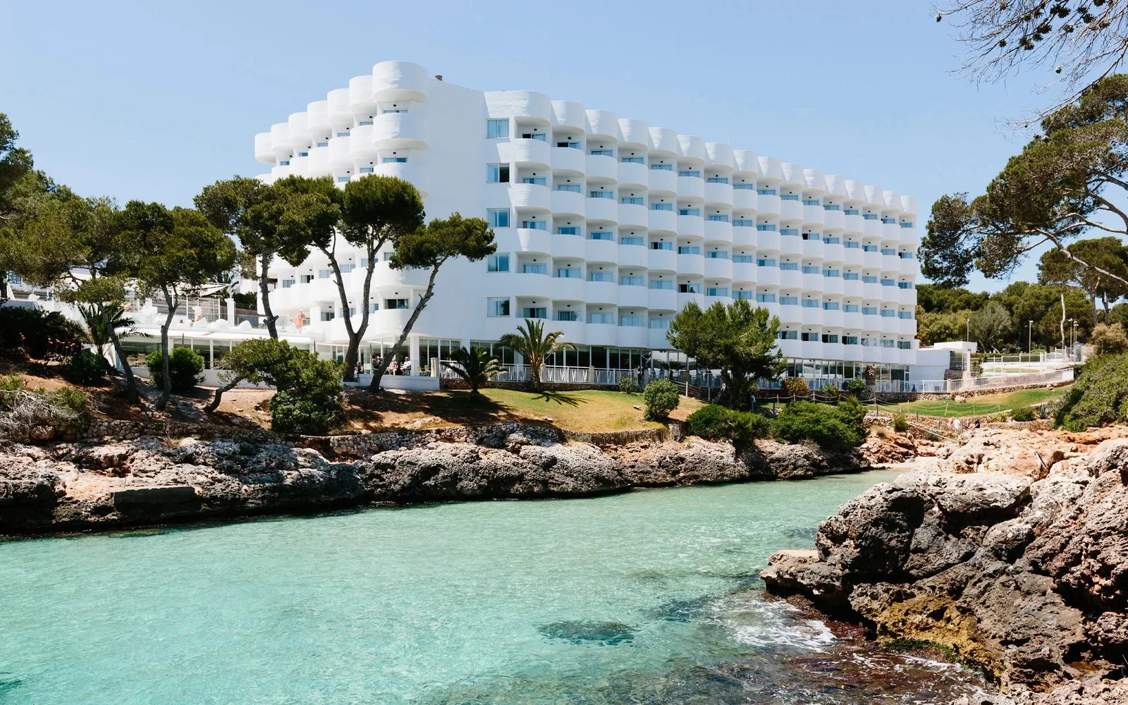 AluaSoul Mallorca Resort in Cala d’Or, Mallorca, resort detail.