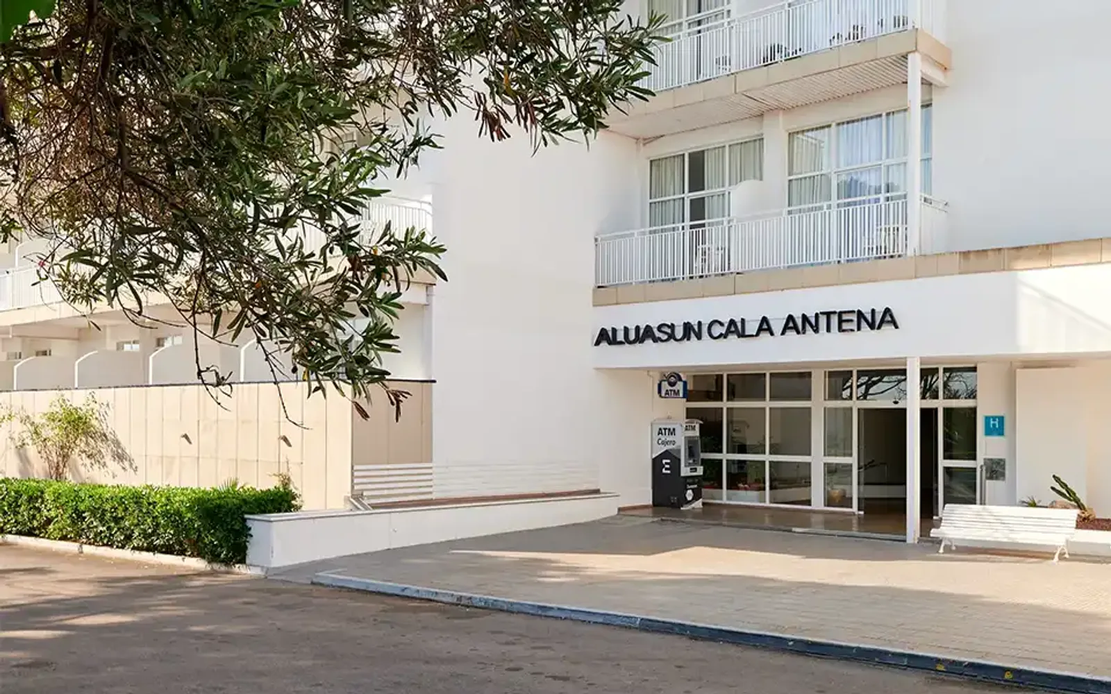 AluaSun Cala Antena in Calas de Mallorca, resort detail.