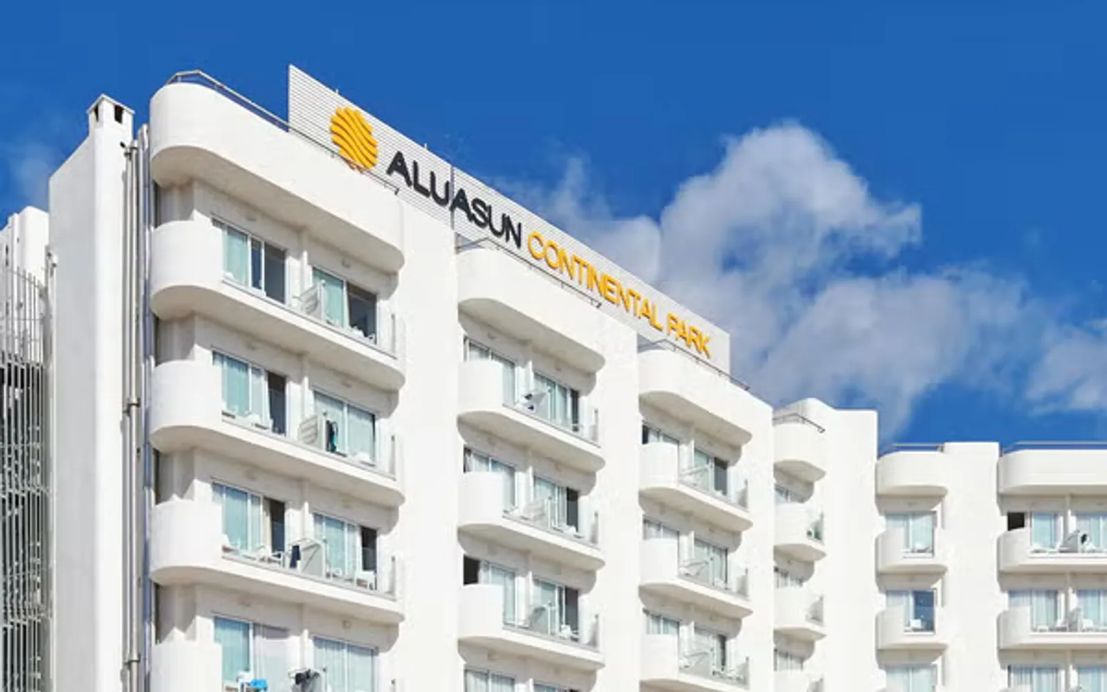 AluaSun Continental Park in Playa de Muro, Mallorca, resort detail.