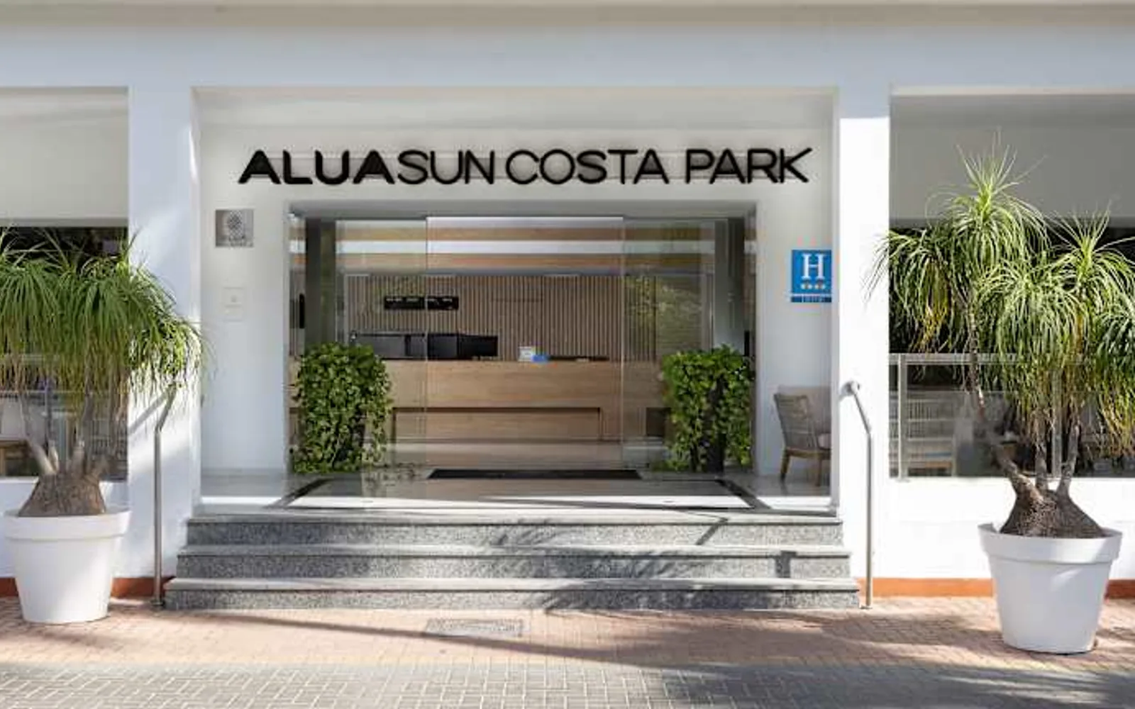 AluaSun Costa Park in Torremolinos, Costa del Sol, property overview.