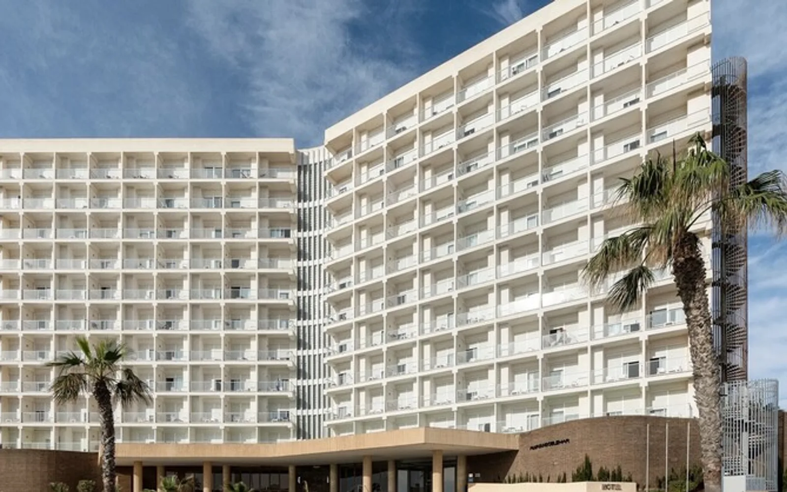 AluaSun Doblemar in La Manga del Mar Menor, resort detail.