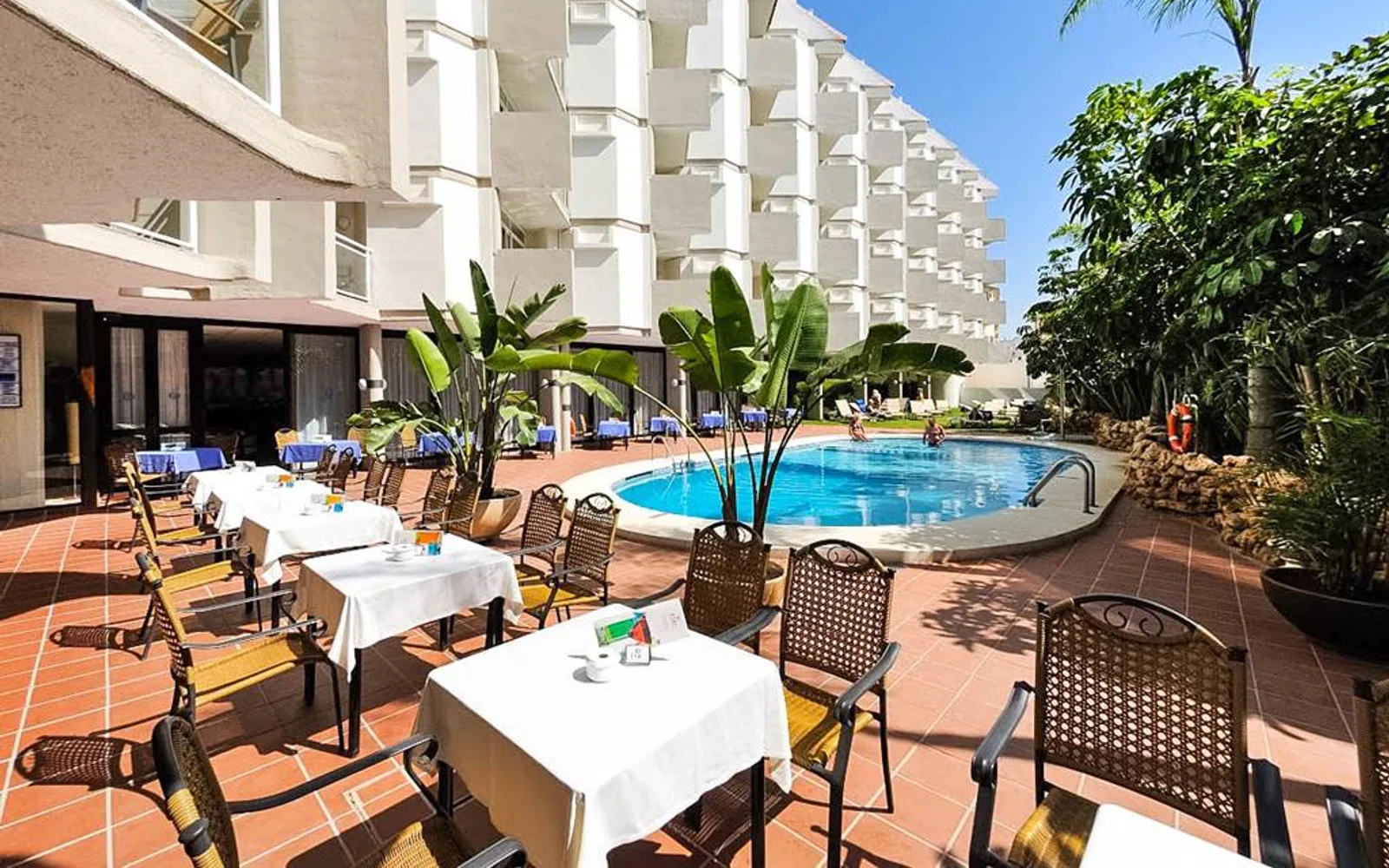 AluaSun Lago Rojo in Torremolinos, Costa del Sol, property overview.