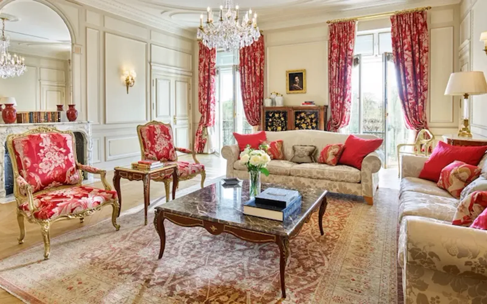 Living room of the presidential appartment highlighting the windows at Le Meurice, Paris.