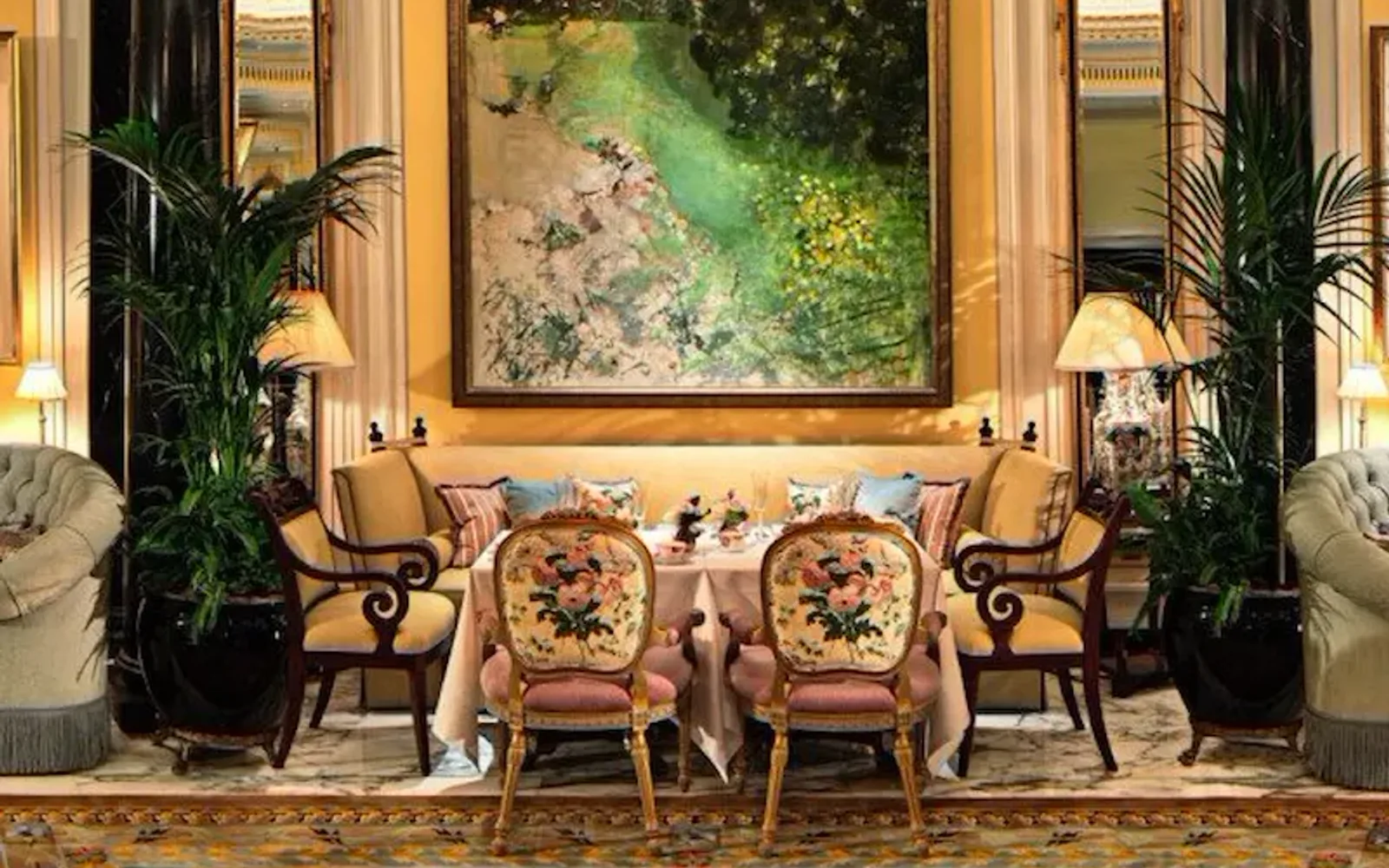 The Promenade at The Dorchester - 5 star Hotel in Mayfair