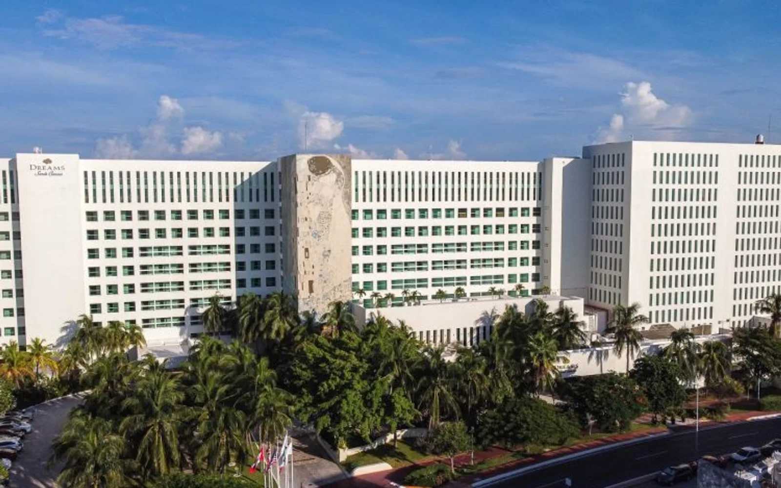 Dreams Sands Cancun Resort & Spa in Cancun Hotel Zone, property overview.