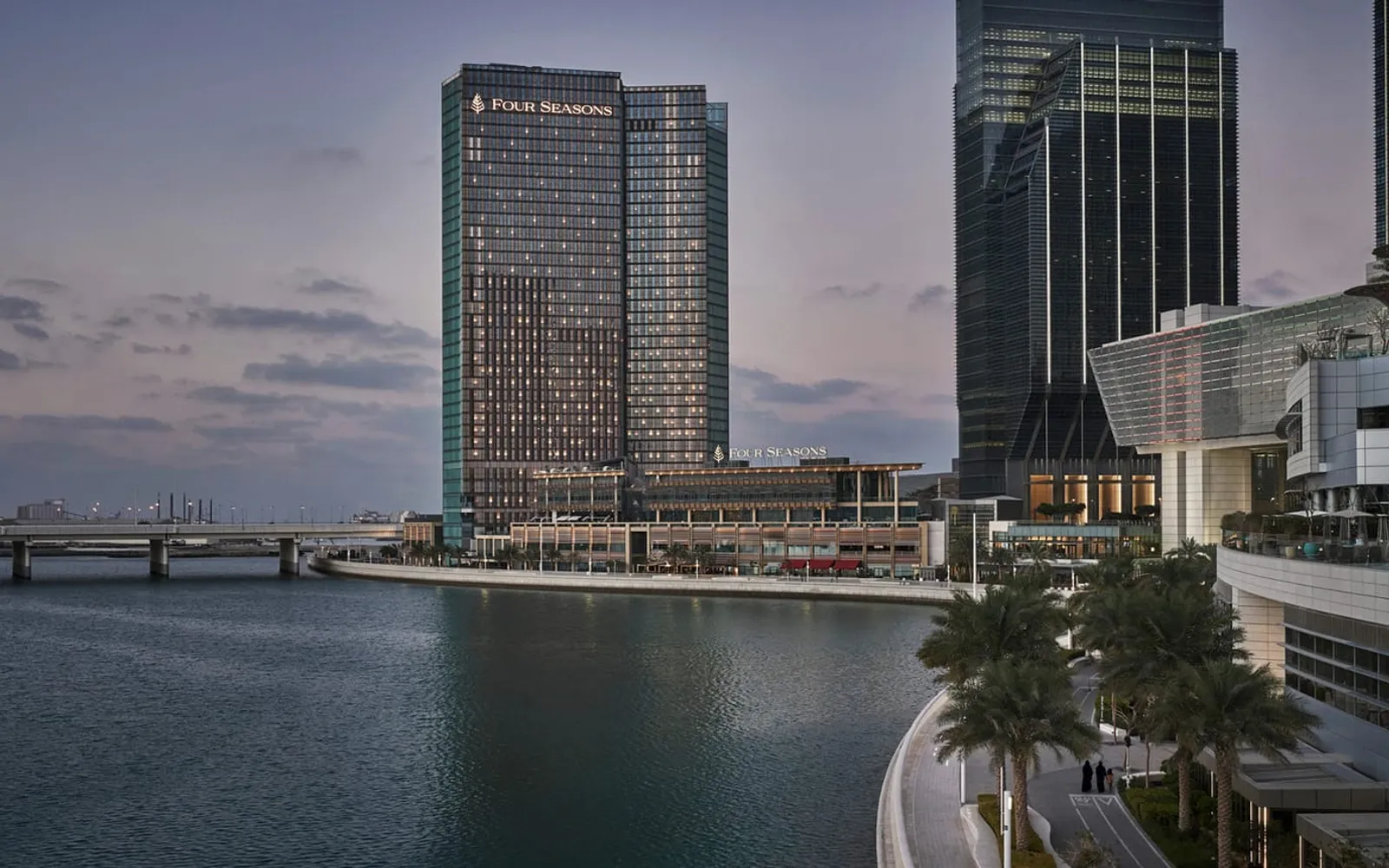 Four Seasons Hotel Abu Dhabi at Al Maryah Island, official Four Seasons photography for the dining section.