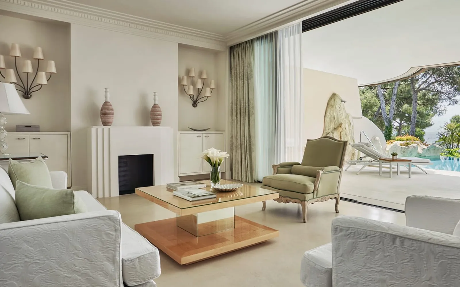 Grand-Hôtel du Cap-Ferrat, A Four Seasons Hotel, official Four Seasons photography for the dining section.