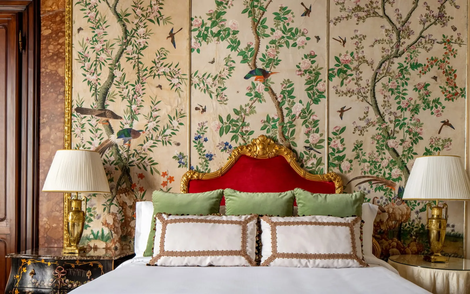 Four Seasons Hotel Firenze, official Four Seasons photography for the overview section.