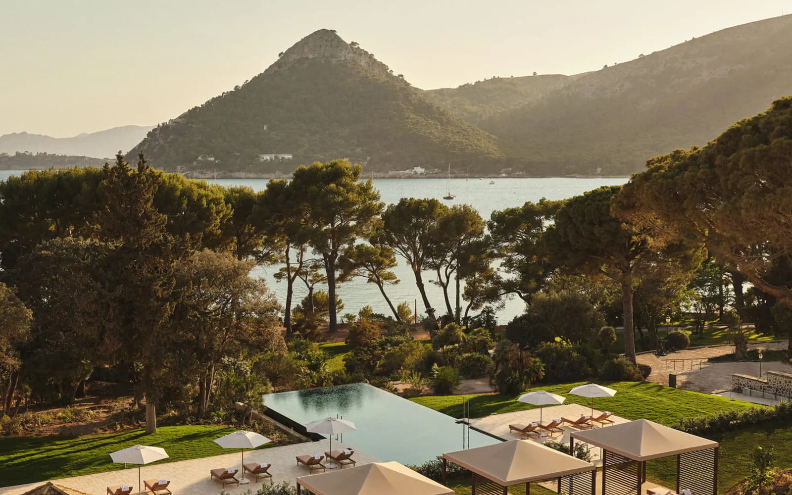 Four Seasons Resort Mallorca at Formentor, official Four Seasons photography for the dining section.