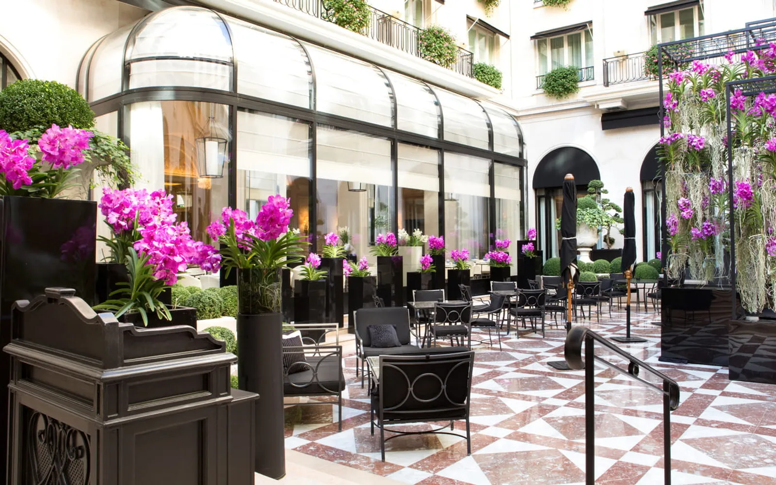 Four Seasons Hotel Paris, official Four Seasons photography for the dining section.