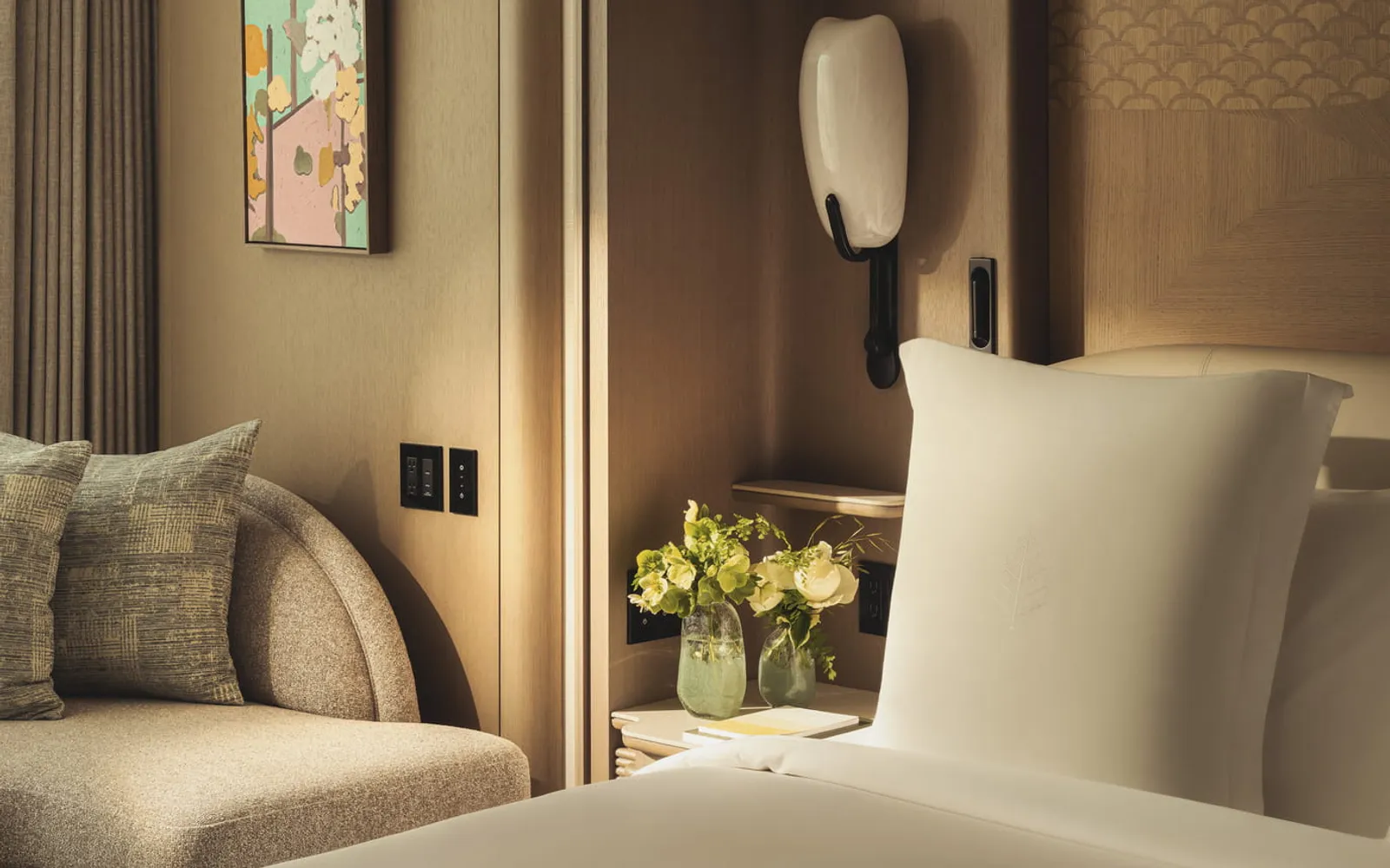 Four Seasons Hotel Tokyo at Marunouchi, official Four Seasons photography for the dining section.