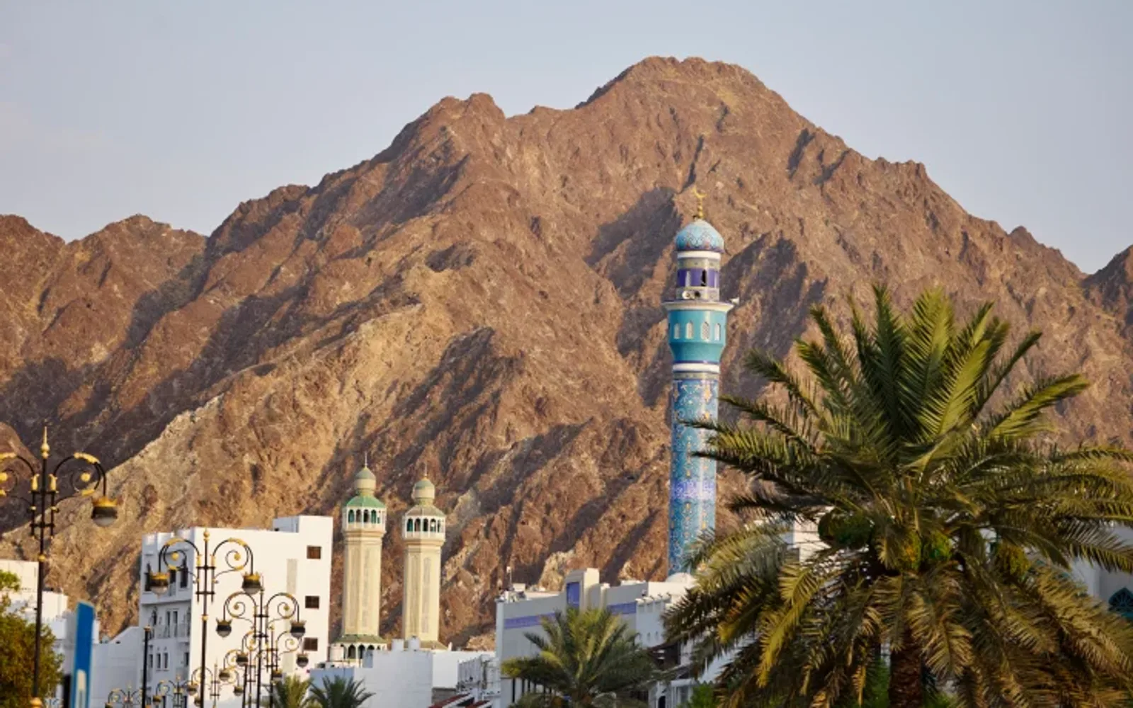 Muscat mosques with a backdrop of the mountains.