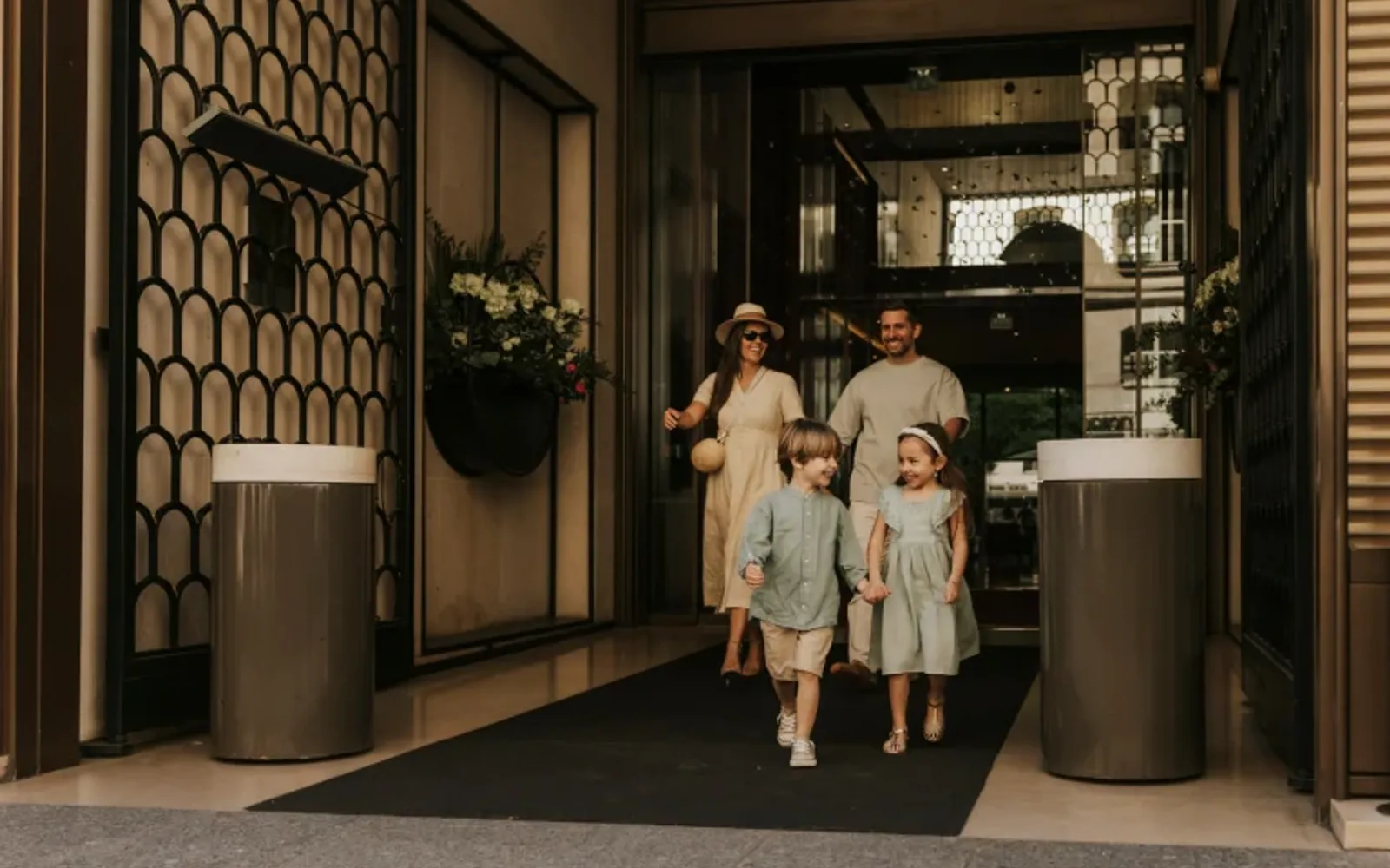 A family at the entrance of Mandarin Oriental, Paris