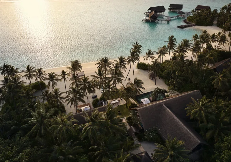 Beachfront villa setting at One&Only Reethi Rah