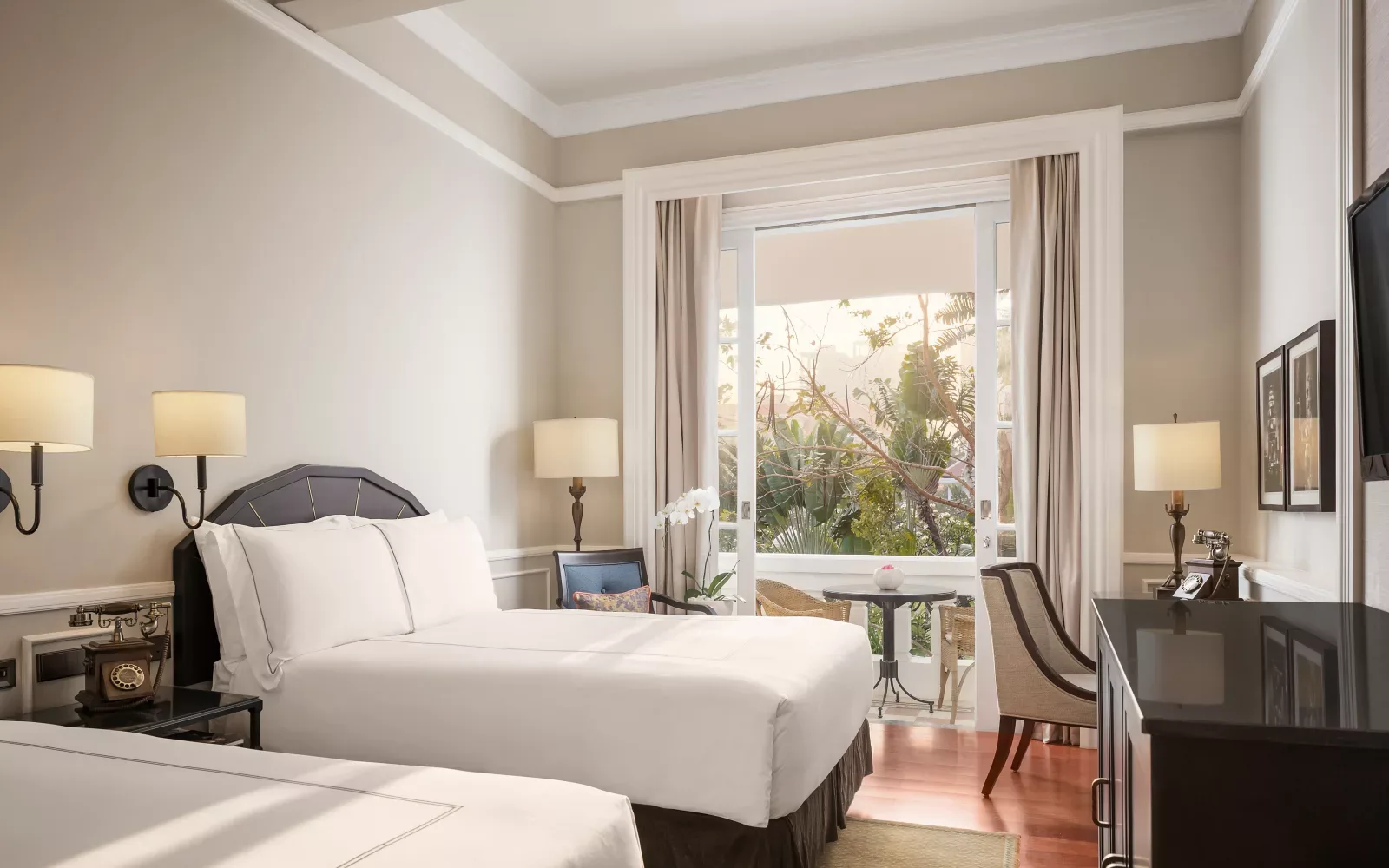 Raffles Hotel Le Royal guest room