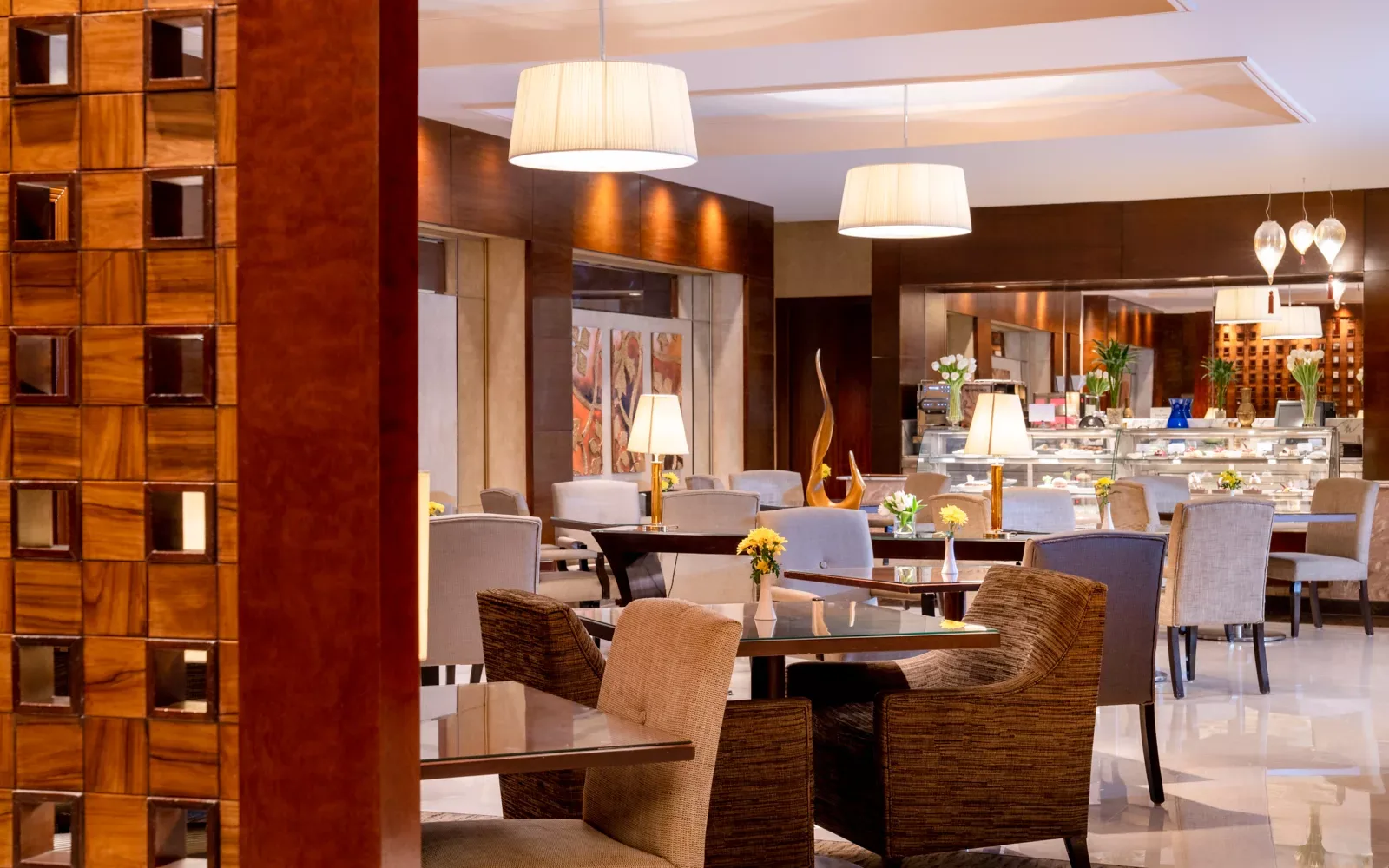 Raffles Makkah Palace dining room