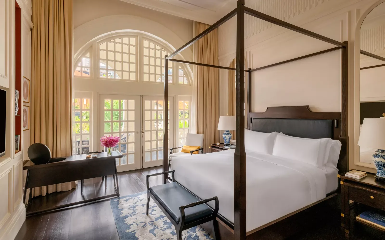 Raffles Singapore suite
