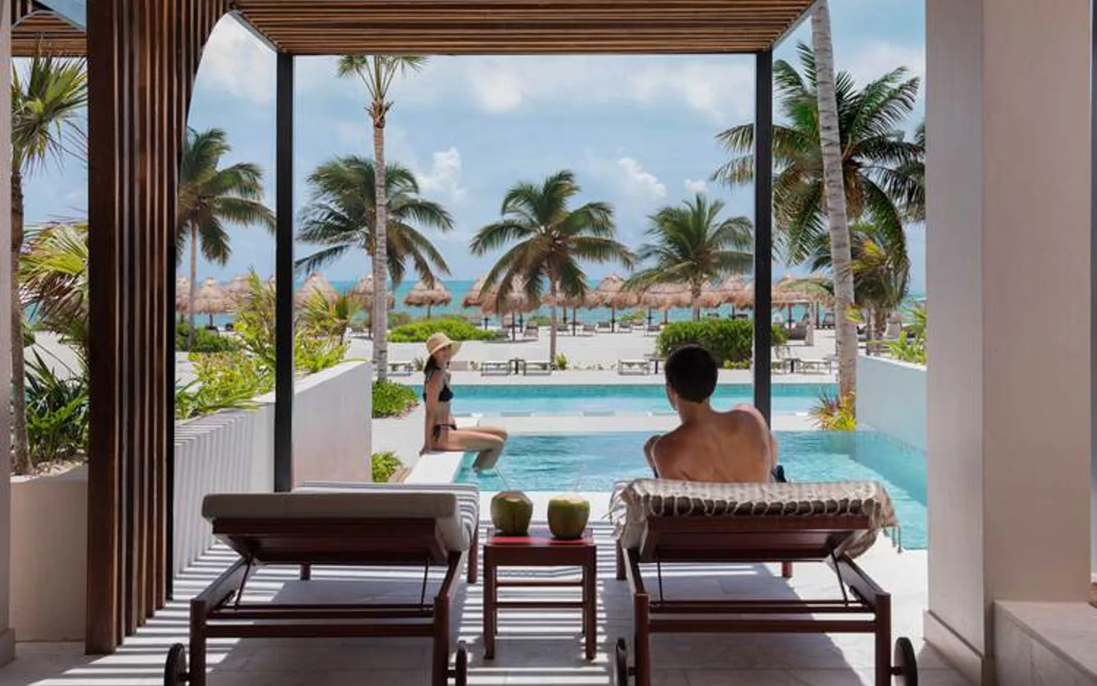 Beachfront honeymoon suite in Cancun with a private pool